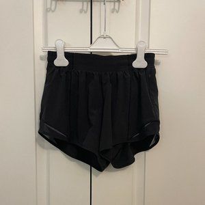 Lululemon Hotty Hot Low-Rise Lined Short 2.5"